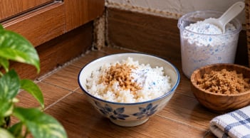 Tại sao nhiều người trộn cơm nguội với xà phòng rồi đặt góc nhà? Hóa ra công dụng bất ngờ