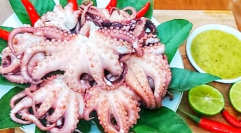 Cách luộc bạch tuộc giòn sần sật, ngọt lừ