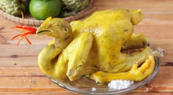 Cách luộc gà đông lạnh ngon ngọt, chắc thịt như gà tươi