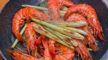 Cách luộc tôm không cần nước ngọt lịm, không tanh