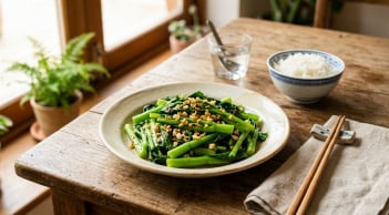 Loại rau quen thuộc ở chợ Việt đang vào mùa, giàu kali và canxi, hợp bữa cơm ngày hanh khô