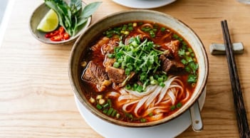 Cách nấu phở bò sốt vang kiểu Hà Nội chuẩn vị