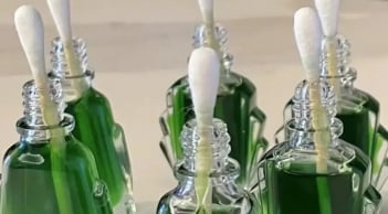 Cắm tăm bông vào lọ dầu gió có tác dụng gì?