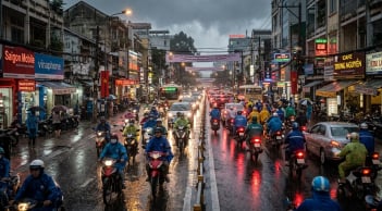 Thời tiết hôm nay 9/10: Miền Trung mưa rất lớn, Hà Nội chuyển mưa, TP.HCM đề phòng ngập