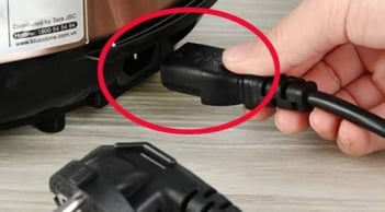 Tại sao dây nguồn của nồi cơm điện có thể rút ra rút vào, các thiết bị khác thì không?