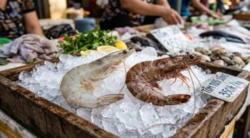 Chọn tôm tươi nên chọn tôm vỏ trắng hay vỏ nâu sẽ ngon hơn