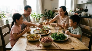 Gạo lứt được nhiều người chọn thay cơm trắng, nhưng 3 nhóm người cần lưu ý khi ăn