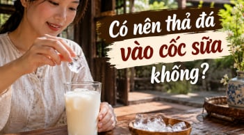 Có nên thả đá vào cốc sữa không?
