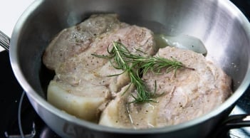 Cách luộc thịt lợn không dùng nước, thịt mềm mọng, ngọt lừ