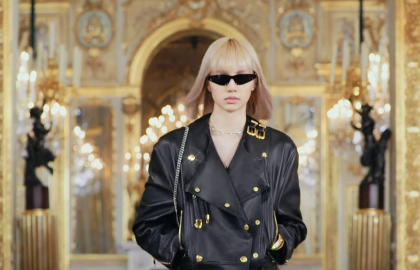 Dàn mỹ nhân đình đám lấn sân catwalk: Lisa BLACKPINK gây sốt, Phạm Băng Băng khí chất ngời ngời
