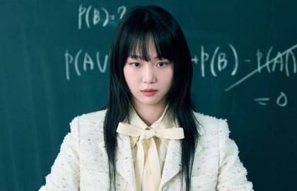 Nữ chính “Teach You a Lesson” ghi điểm với phong cách trẻ trung, tối giản ở tuổi 37