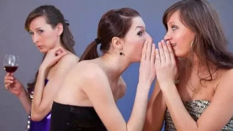 Trong bữa tiệc, người có 4 biểu hiện này rất kém năng lực