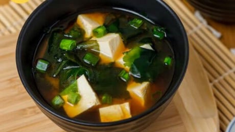 Cách nấu canh rong biển đậu hũ, ngon ngọt thơm mát, thanh nhiệt mùa nắng nóng
