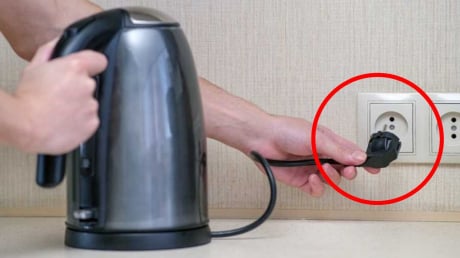 Thợ điện lâu năm chia sẻ: 5 thiết bị ngốn điện trong nhà, không rút phích cắm tiền điện tăng phi mã