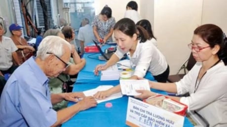 Từ 1/7/2025, 3 đối tượng thuộc sau đây sẽ bị tạm dừng chi trả lương hưu, trợ cấp BHXH hàng tháng