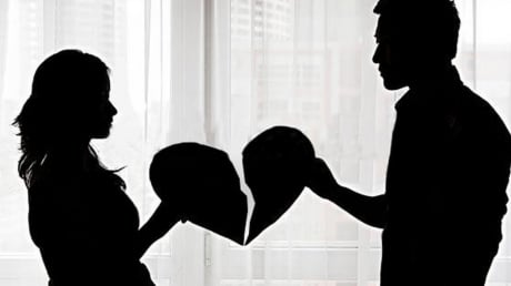 Đàn ông ngoại tình thường có 7 dấu hiệu này