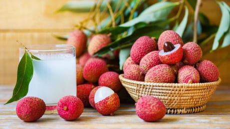 Bí quyết ăn vải thả ga không bị nóng, không mọc mụn