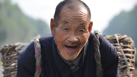 Dân gian có câu: 'Bảy không chôn cha, tám không chôn mẹ', có nghĩa là gì?