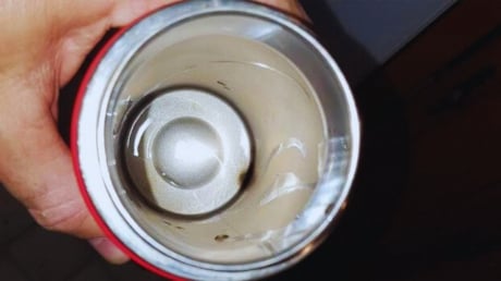 Cảnh Báo: Chiếc cốc nhiều người Việt dùng uống nước mỗi ngày không khác gì 'uống chất độc'