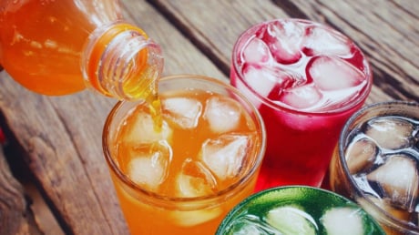 3 loại nước uống thường xuyên sẽ nuôi lớn tế bào ung thư: Loại cuối cùng ai cũng thích