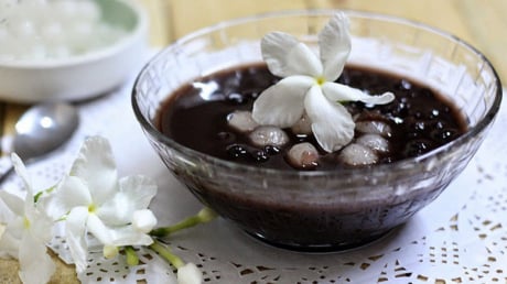 Nấu chè đỗ đen chỉ bỏ đường thôi là dại: Làm thêm bước này chè bùi ngậy, nhanh nhừ rút ngắ thời gian nấu