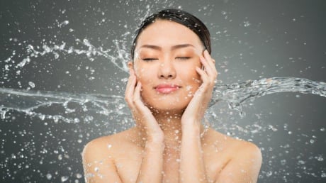 Bí quyết đơn giản mỗi tối giúp ngừa mụn mà không tốn tiền mỹ phẩm đắt đỏ