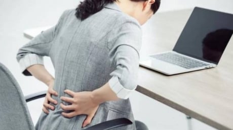 Ngồi lâu có hại gì? Bác sĩ cảnh báo thời gian tối đa bạn nên ngồi để tránh bệnh tật