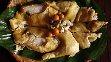Luộc gà nước lã vừa tanh vừa đỏ, thêm 1 bước gà chín đều, ngọt đậm ngay