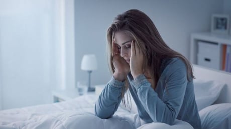 Mẹo hay đơn giản trị mất ngủ với gừng và đá viên