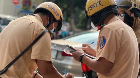 Chín thức: Từ nay, CSGT không được phạt tiền tại chỗ với các lỗi vi phạm này, ai cũng nên nắm rõ