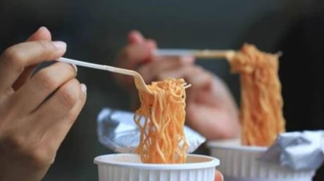 Thứ độc nhất trong mì ăn liền không phải gói gia vị: Chuyên gia tiết lộ cách ăn an toàn và hợp lý