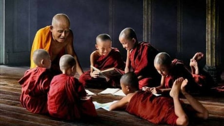 Lời nói sắc như dao: 3 câu nói tưởng bình thường nhưng 'sát thương' cao, người giàu phúc không bao giờ nói