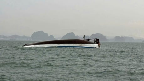 Cập nhật thương vong vụ lật tàu chở khách trên Vịnh Hạ Long tới 7h sáng hôm nay