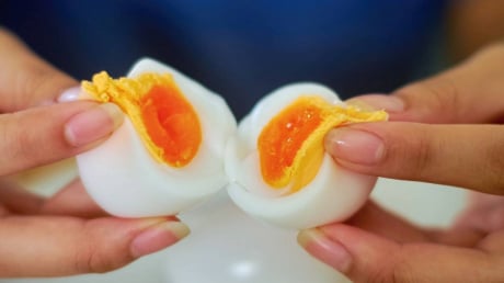 Người bị 5 bệnh này không nên ăn trứng gà