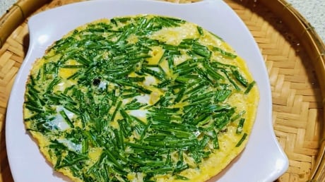 Vì sao nên ăn trứng với hẹ?