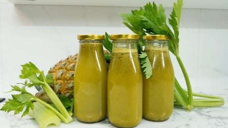 Cách uống nước ép dứa cần tây giảm cân cấp tốc, giúp dáng chuẩn eo thon