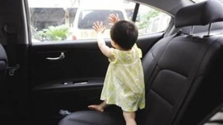 Bé gái hơn 2 tuổi ở Nghệ An tử vong do bị bỏ quên trên ô tô