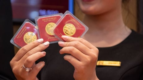 Giá vàng 1/5/2026: Thế giới “bốc đầu”, SJC lao dốc 12 triệu/tháng