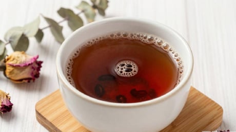 Người bị 5 bệnh này không nên uống nước đậu đen rang