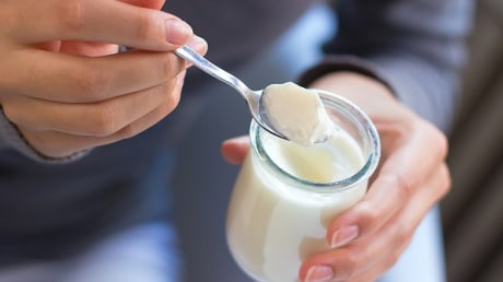 4 nhóm người không nên ăn sữa chua: Đó là ai?