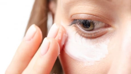 5 bài tập massage mắt đơn giản giúp giảm bọng mắt và mang lại vẻ ngoài tươi tắn hơn