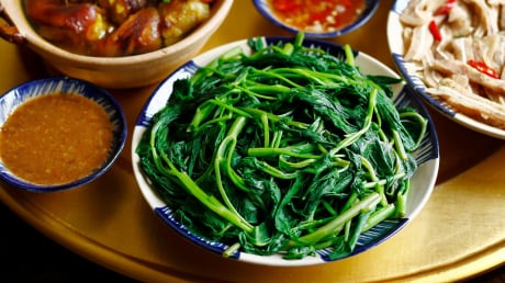 Luộc rau muống cho thêm vài giọt này, rau xanh ngắt, để lâu không thâm đen