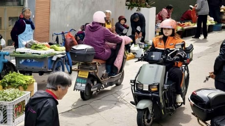Phụ nữ tự chủ tài chính để bảo vệ bản thân và làm chủ cuộc đời