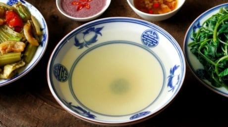 Dùng nước luộc rau làm canh: Nên hay không nên?