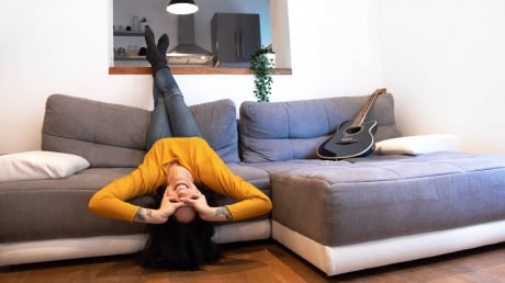 Phụ nữ sống một mình: Cô đơn hay đang hạnh phúc theo cách riêng?