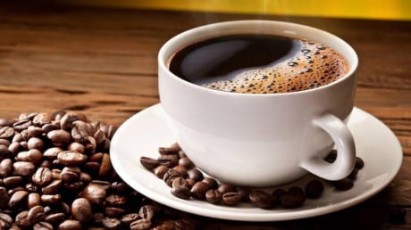4 loại nước tránh uống vào buổi tối kẻo hại sức khoẻ