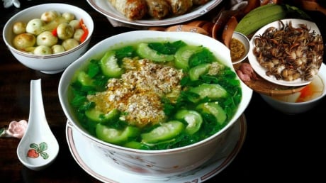 Vì sao dùng cua giã tay nấu canh ngon hơn dùng cua xay?