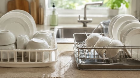 Vì sao nhiều gia đình bỏ thói quen úp bát đĩa ngay sau khi rửa?