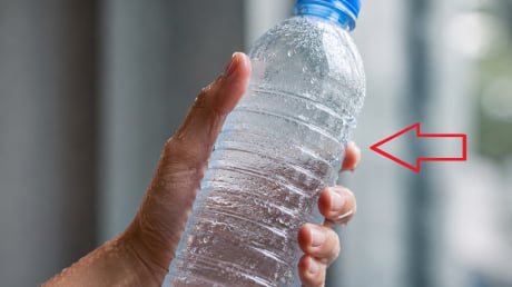 Vì sao nước đóng chai phải có nhiều đường gân?