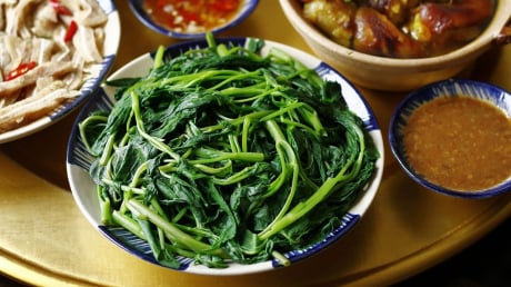 Mẹo luộc rau muốn xanh mướt, giòn ngon
